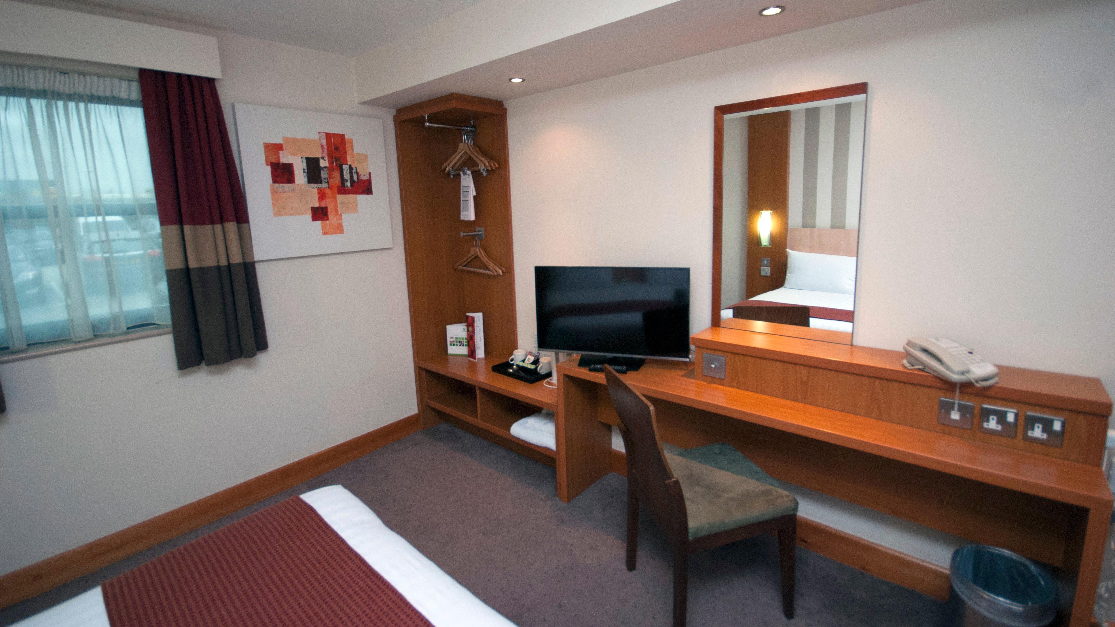 Holiday Inn Manchester - Central Park, An Ihg Hotel Екстер'єр фото