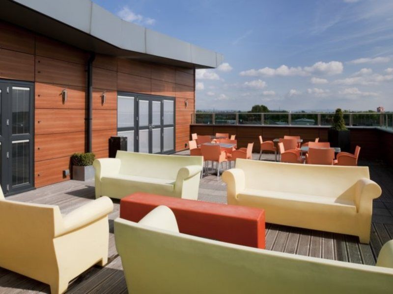 Holiday Inn Manchester - Central Park, An Ihg Hotel Екстер'єр фото